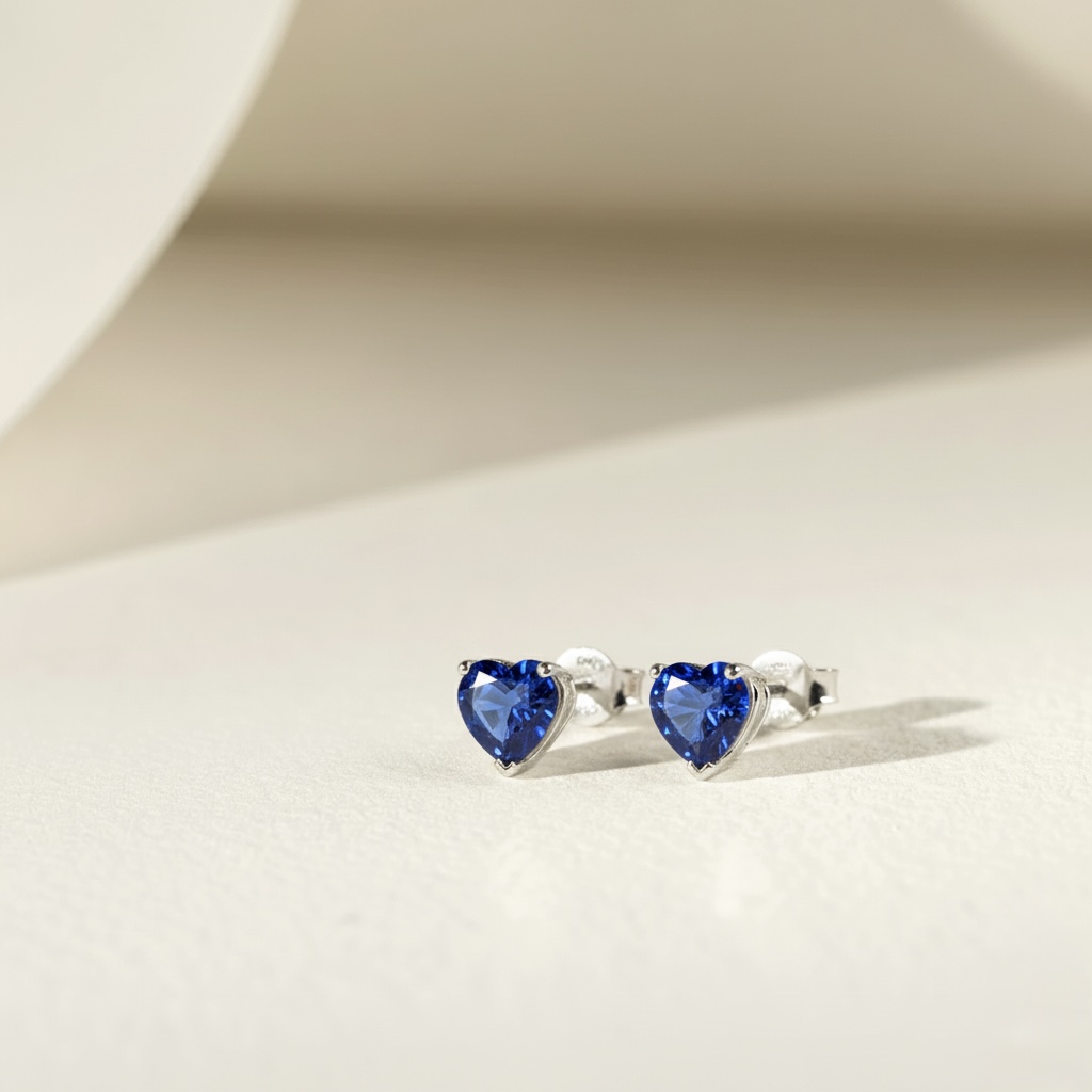 Gwyneth: 6-Prong Accented Marquise