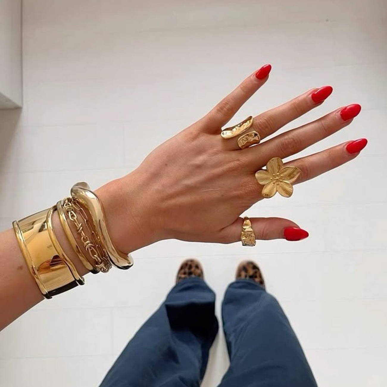 Drahokamy k červeným šatám