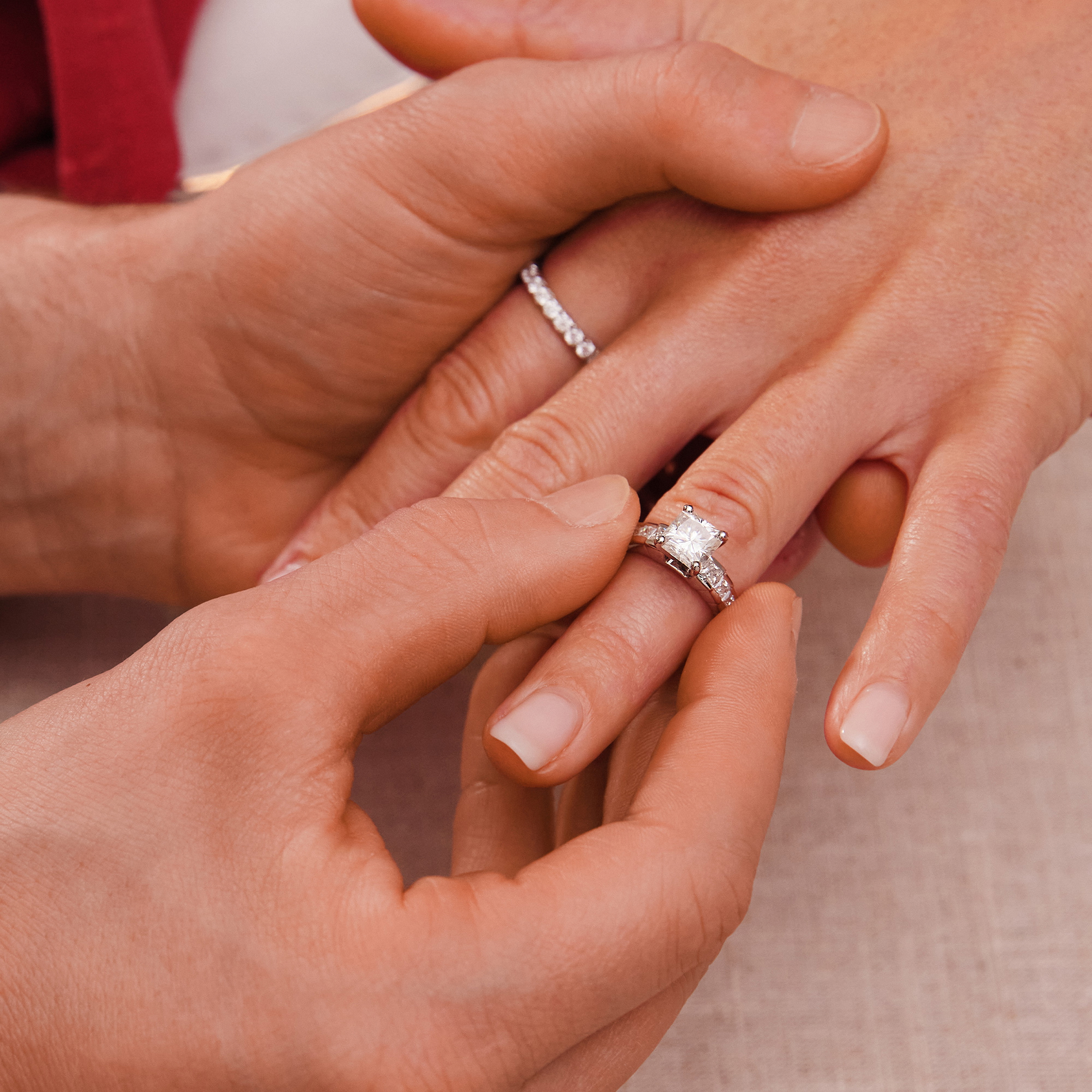 Comparing the price of lab-grown and natural diamonds